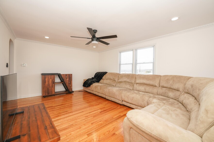 Building Photo - 332 MacArthur Ave