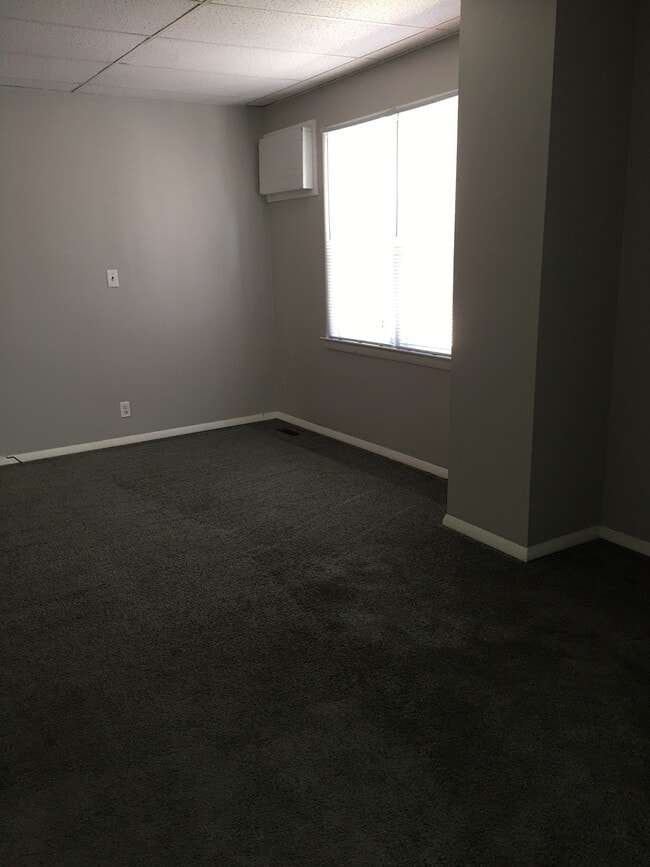 Building Photo - 710 Moen Ave