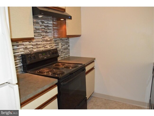 Building Photo - 131 Emery Ct