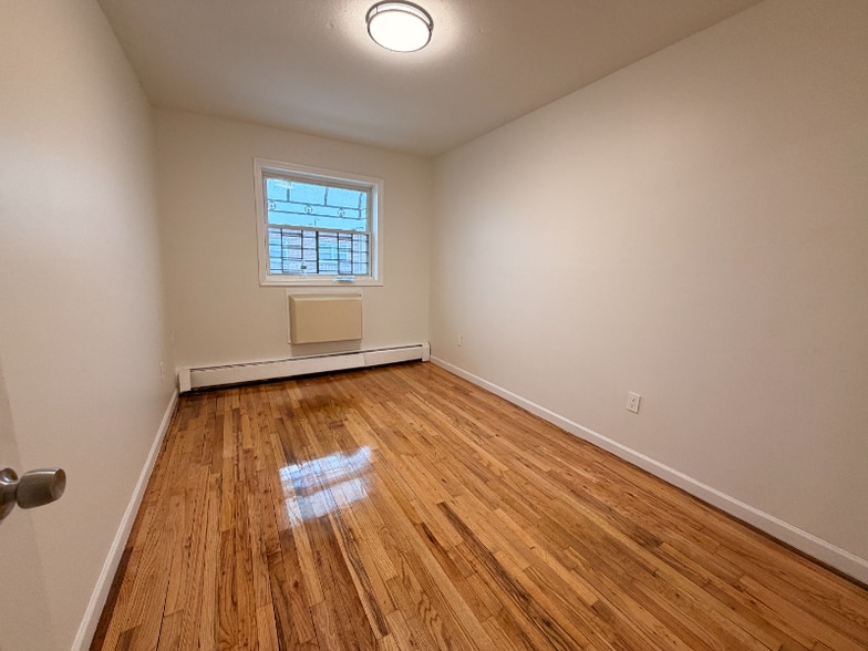 Building Photo - 1902 Barnes Ave