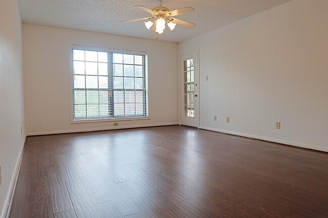 Building Photo - 1311 Antoine Dr