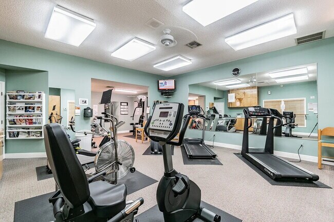 Building Photo - "Charming 3-Bed, 2-Bath Oasis at 1011a Sou...