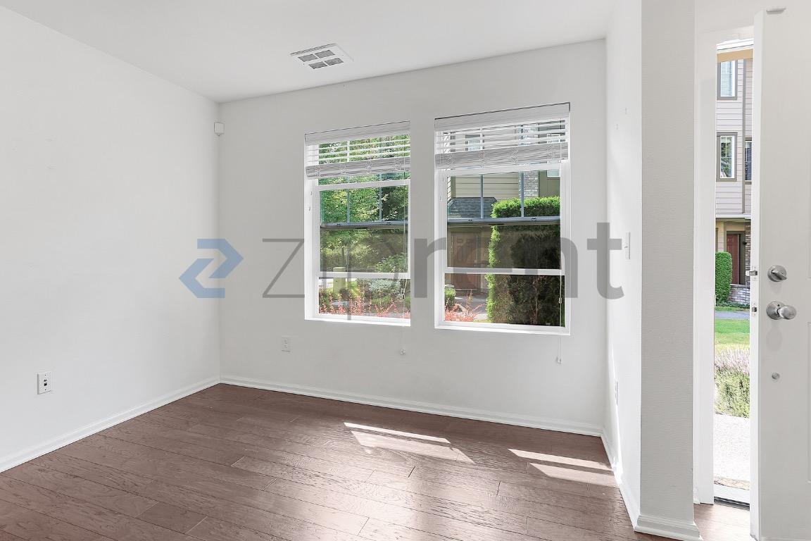 Building Photo - Unit