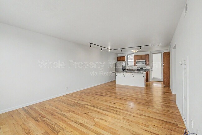 Building Photo - 908 Eudora St