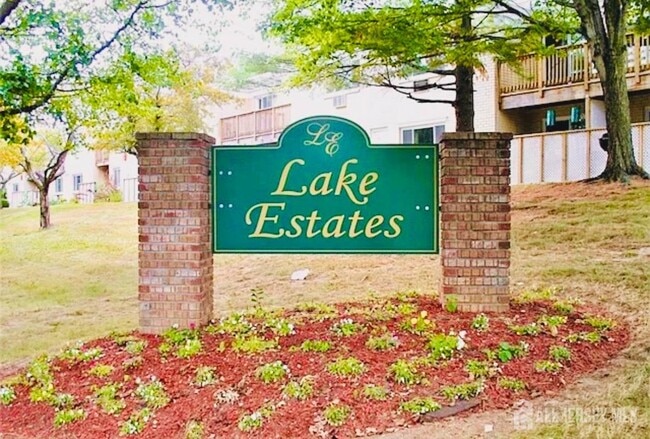 Building Photo - 20 Lake Ave