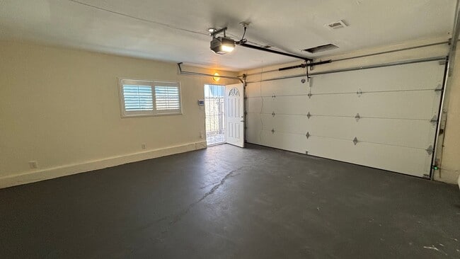 Building Photo - 8096 Juniper Ave