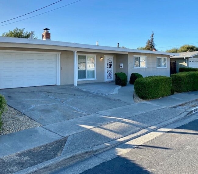 Primary Photo - 2759 Broadmoor Ave