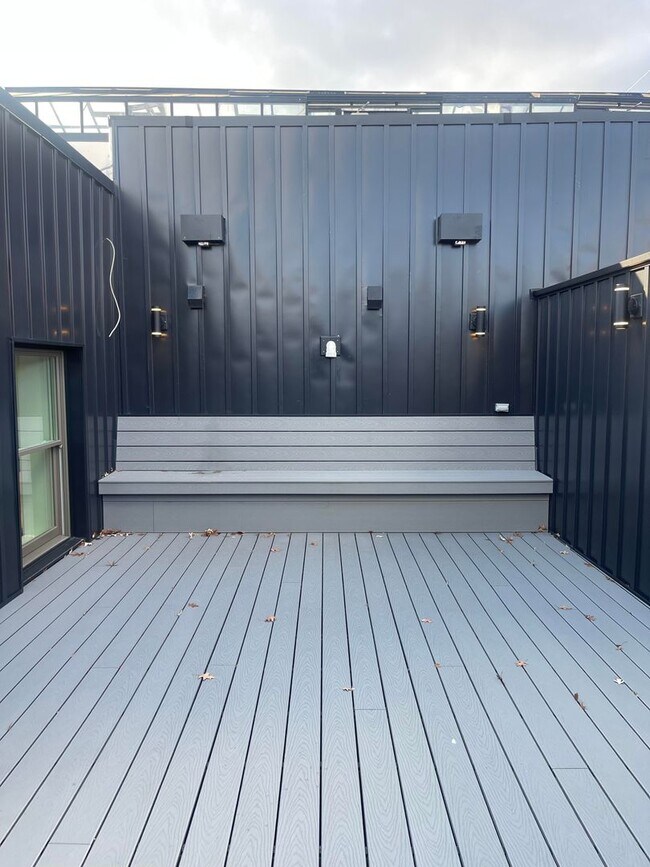 Building Photo - **  AVAILABLE AUGUST 2026  **  Beautiful Downtown Apartment with Private Rooftop Deck  Call to in...