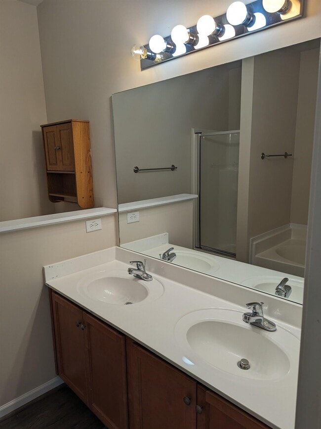 Building Photo - 155 Oakmont Dr