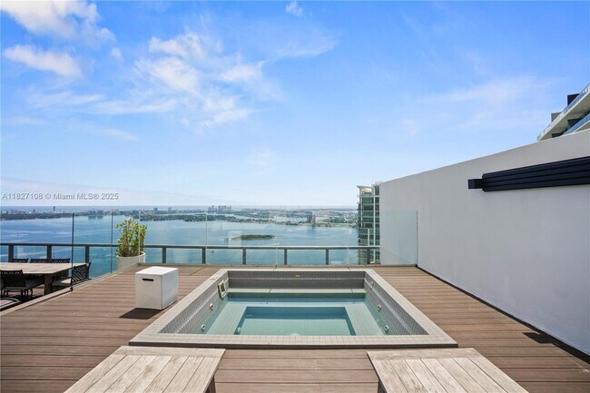 Building Photo - 650 NE 32nd St