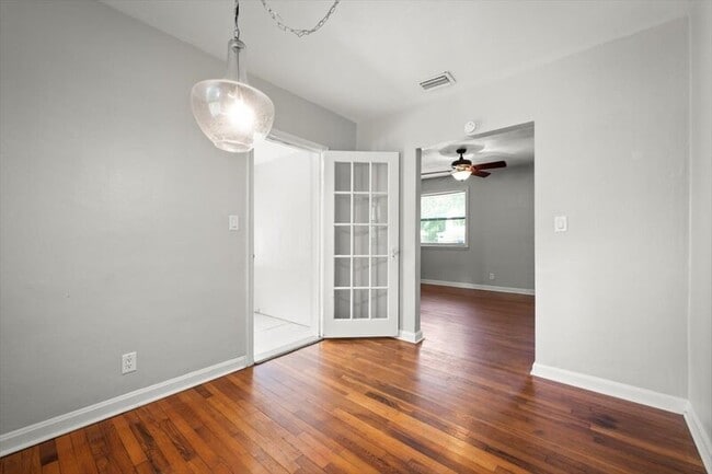 Building Photo - 4622 Redwood Ave