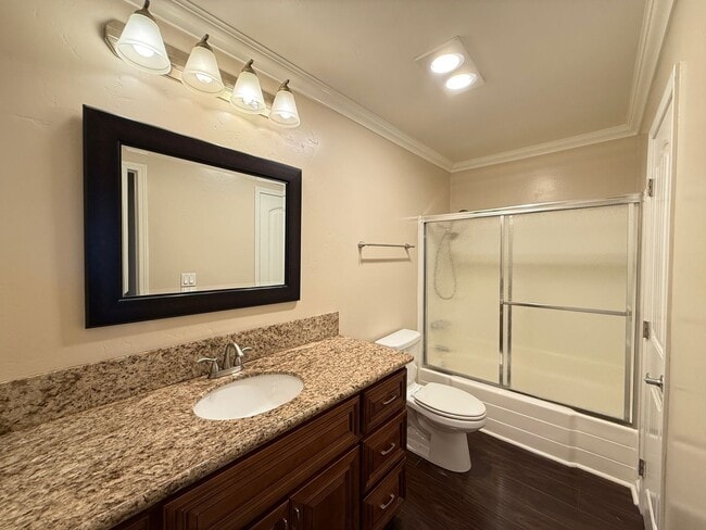 Building Photo - Beautiful 2 bedroom, 2 full bath condo in San Carlos Greens