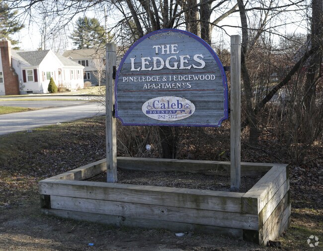 Building Photo - The Ledges