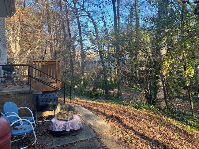 Building Photo - 5912 Pine Tree Ct