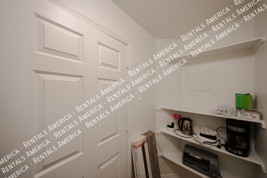 Building Photo - 5303 N 7th St