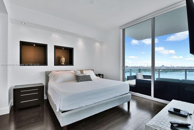 Building Photo - 900 Biscayne Blvd