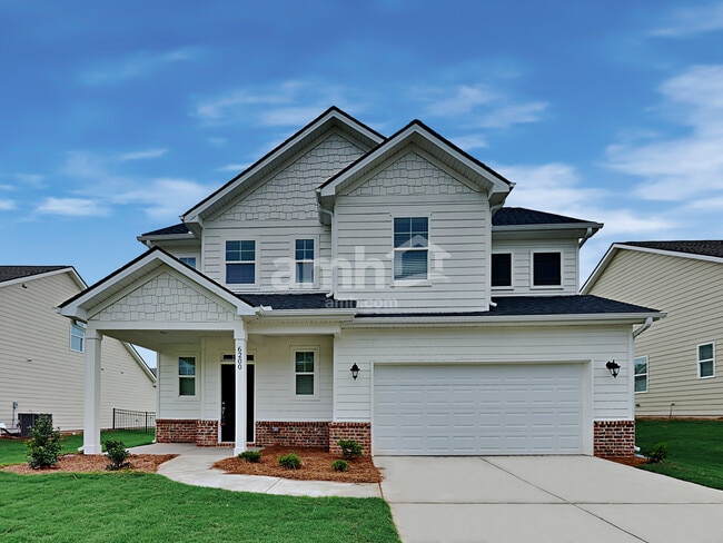 Building Photo - 2854 Chapel Hill Rd