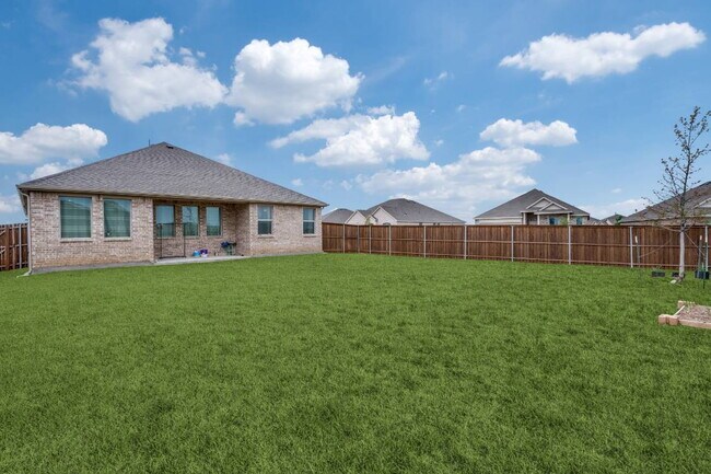 Building Photo - Beautiful 4BR/2BA Home with Open Floor Plan