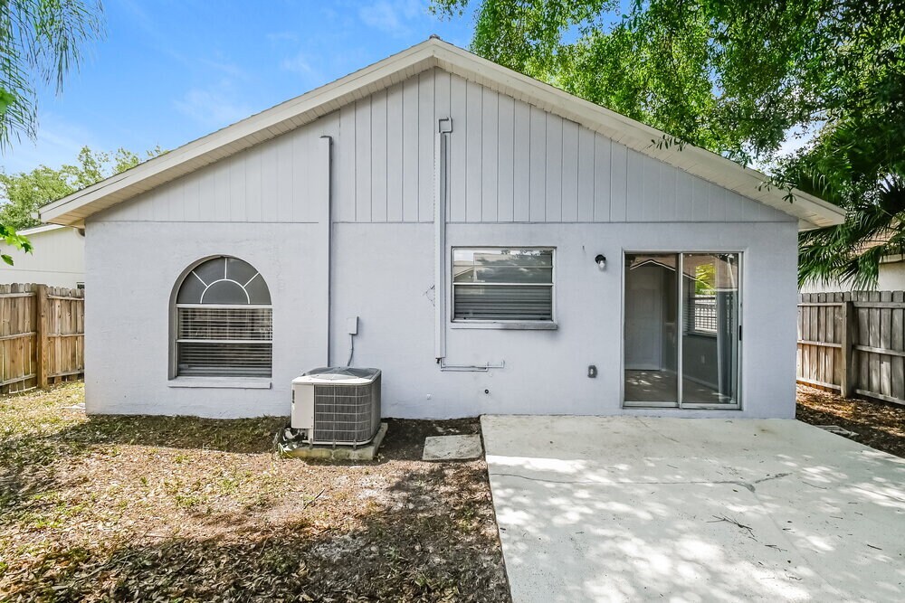 Building Photo - 1336 Mohrlake Dr