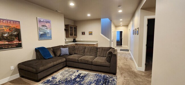 Building Photo - Furnished 4 bedroom/2.5 bath in Manson - A...