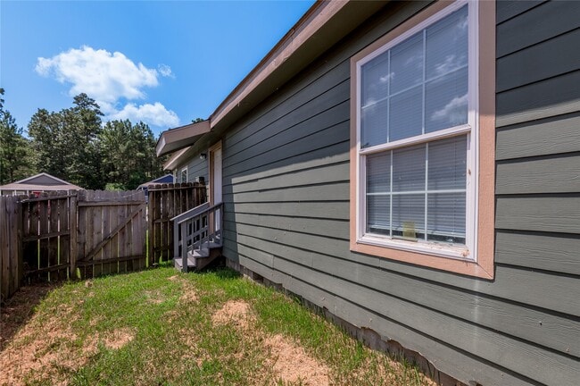 Building Photo - 145 Varsity Drive