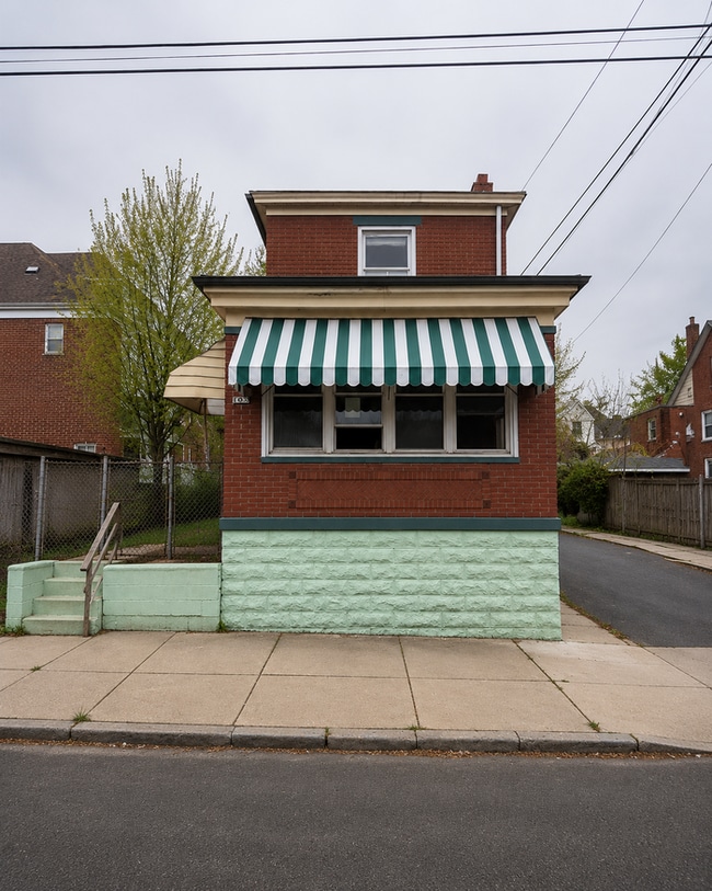 Building Photo - Charming Residential Home in Pittsburgh’s East End