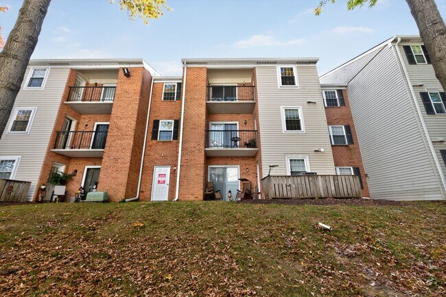 Building Photo - 18318 Streamside Dr