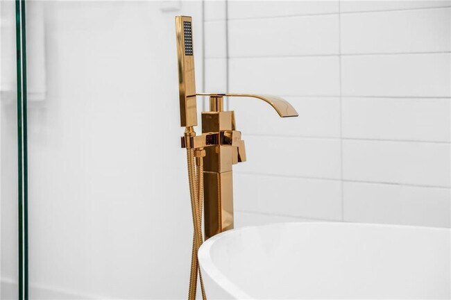 Building Photo - 507 Karen Ln