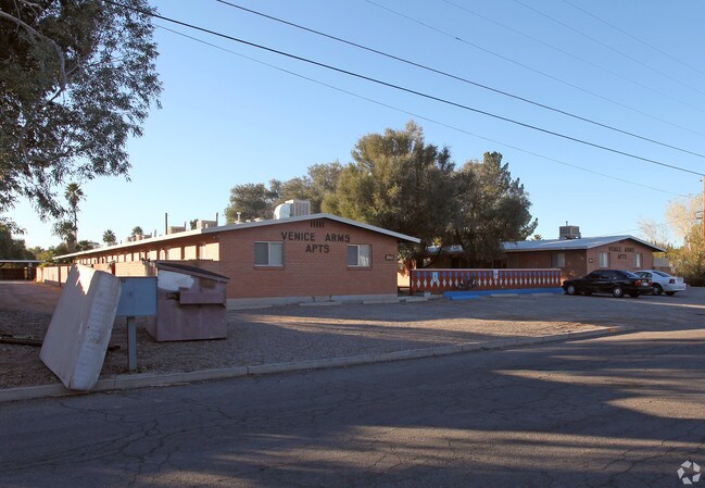 Primary Photo - Venice Arms Apartments