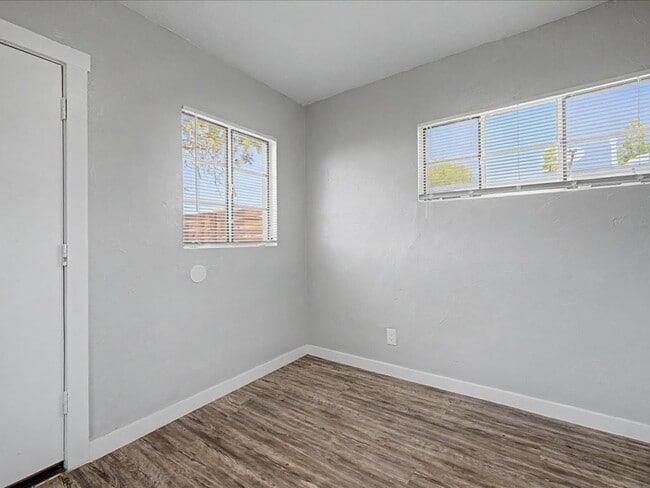 Building Photo - 2 Bedroom 1 Bathroom