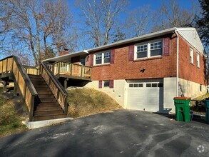 Building Photo - 3-Bedroom Home for Rent - Poughkeepsie