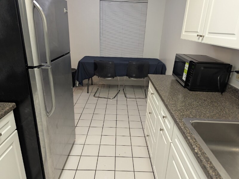 Building Photo - 3600 SW 23rd St