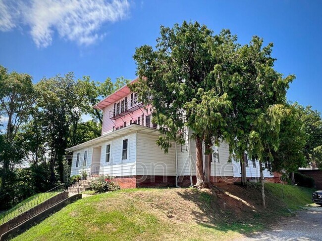 Building Photo - 43 Ravenscroft Dr