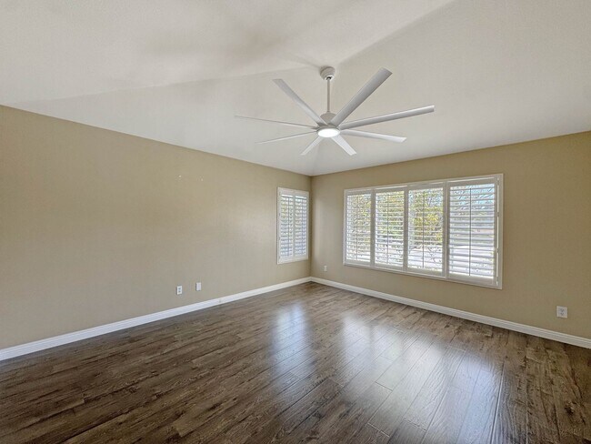 Building Photo - Your Next Home Awaits! Modern 4BR, 3BA Bea...