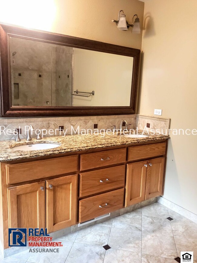 Building Photo - 15590 SW Tanager Dr