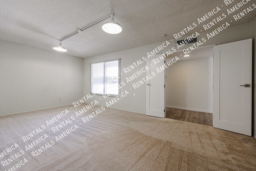 Building Photo - 3704 S Terrace Rd