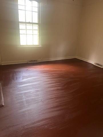 Building Photo - 2 Bedroom 1 bathroom