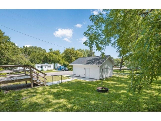 Building Photo - 857 Bradley Ave