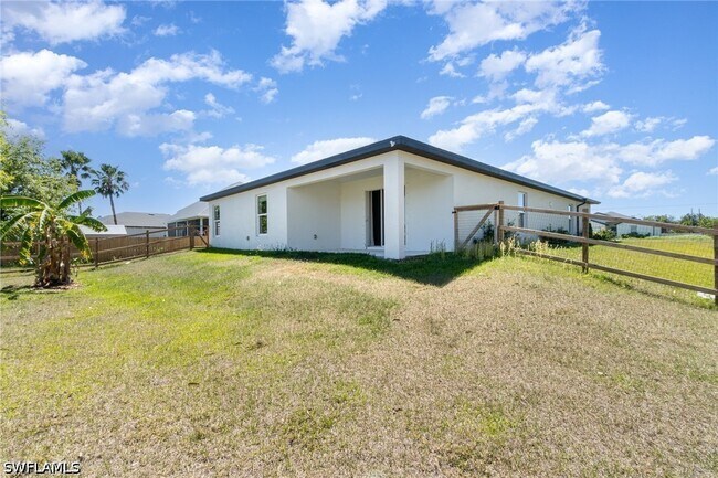 Building Photo - 165 Blackstone Dr