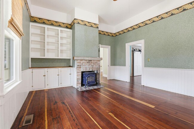 Building Photo - 482 South St