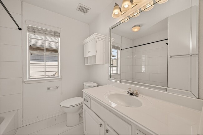 Building Photo - 5217 Blossom St