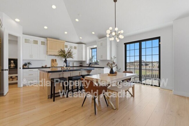 Building Photo - 1437 W Valley Dr