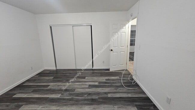 Building Photo - *** Please call us @ 661-266-1400 for information on availability, showings and applications proc...