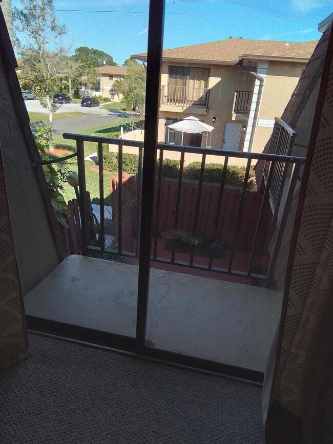 Building Photo - 1458 N Lawnwood Cir