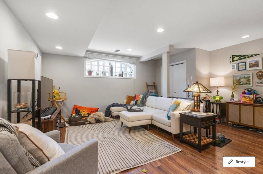 Building Photo - 3249 N Seminary, Unit G, Chicago, IL 60657