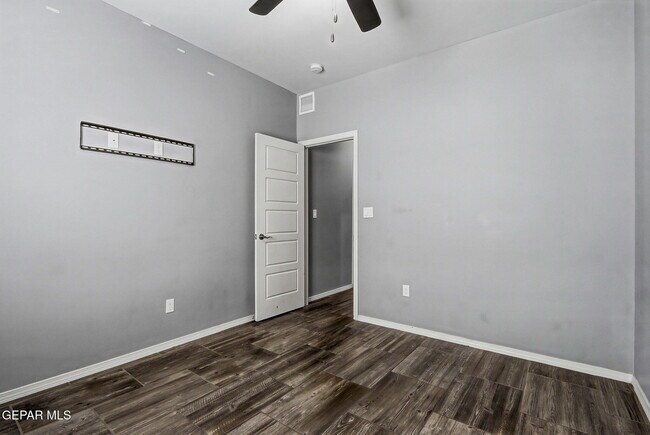 Building Photo - 13453 Coldham St