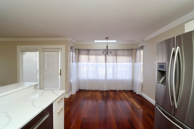 Building Photo - 2969 Columbia Dr