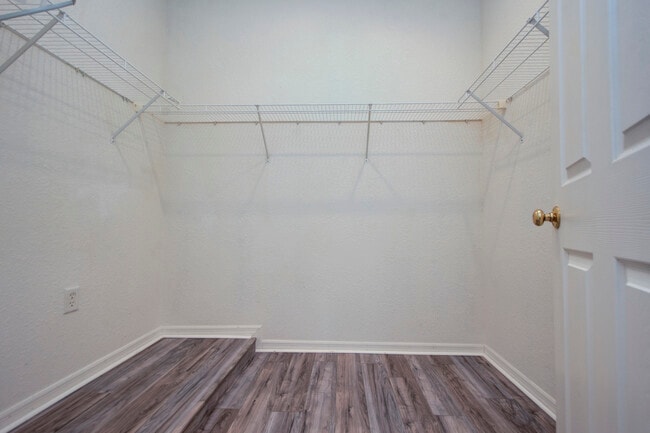 Building Photo - 1800 Bayshore Way