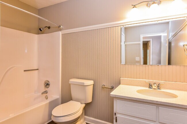 Building Photo - 1569 Cherry Hill Ln SW