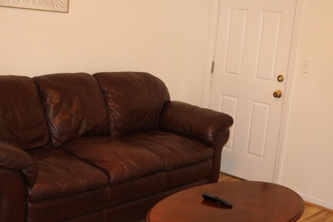 Building Photo - "Charming Furnished 2-Bedroom Home in Colu...
